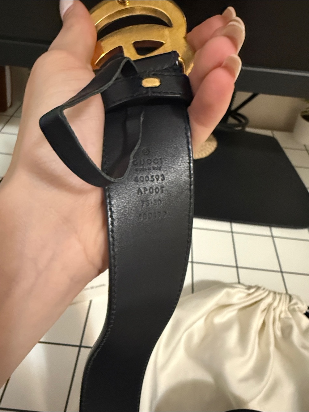 Gucci Black Leather Belt with Gold Double G Logo Buckle - Picture 4 of 4
